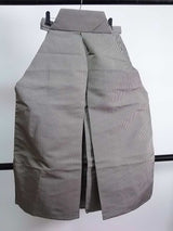 男着物用　袴パンツ 日本製　ストライプSS寸　ジュニアにも　正絹　行灯袴(スカートタイプ) 緑帯びたグレー