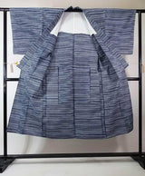 Yukata Homme Rayé Indigo | Teinture Traditionnelle | Motif à Rayures Horizontales Géométriques | Coton Bleu Marine et Blanc