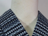Yukata Homme Rayé Indigo | Teinture Traditionnelle | Motif à Rayures Horizontales Géométriques | Coton Bleu Marine et Blanc