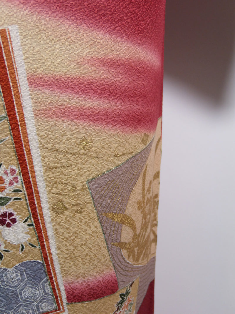 Kimono, kimono, colored tomesode, Japanese family crest with floral paper pattern, one crest with five paulownia crest, gold, pure silk, hand-stitched, red