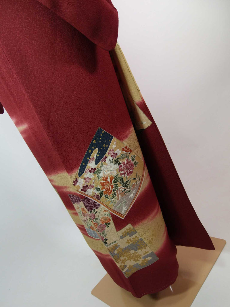 Kimono, kimono, colored tomesode, Japanese family crest with floral paper pattern, one crest with five paulownia crest, gold, pure silk, hand-stitched, red