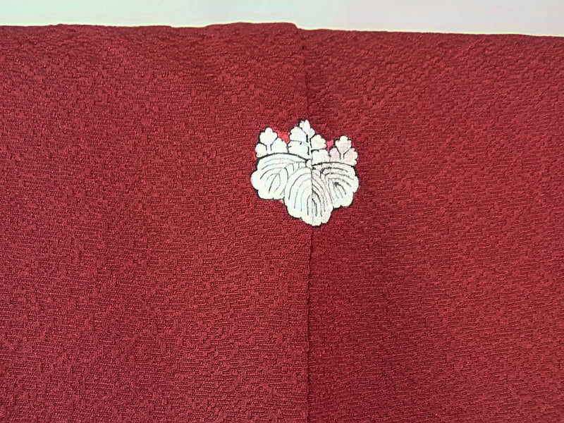 Kimono, kimono, colored tomesode, Japanese family crest with floral paper pattern, one crest with five paulownia crest, gold, pure silk, hand-stitched, red