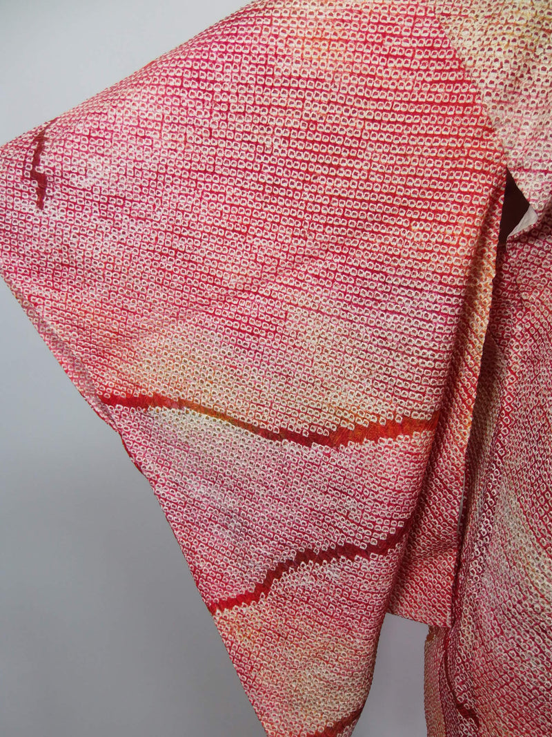 Beautiful haori, total shibori, reddish color, silk diamonds, flower pattern, silk product, Japanese product, Kimono jacket