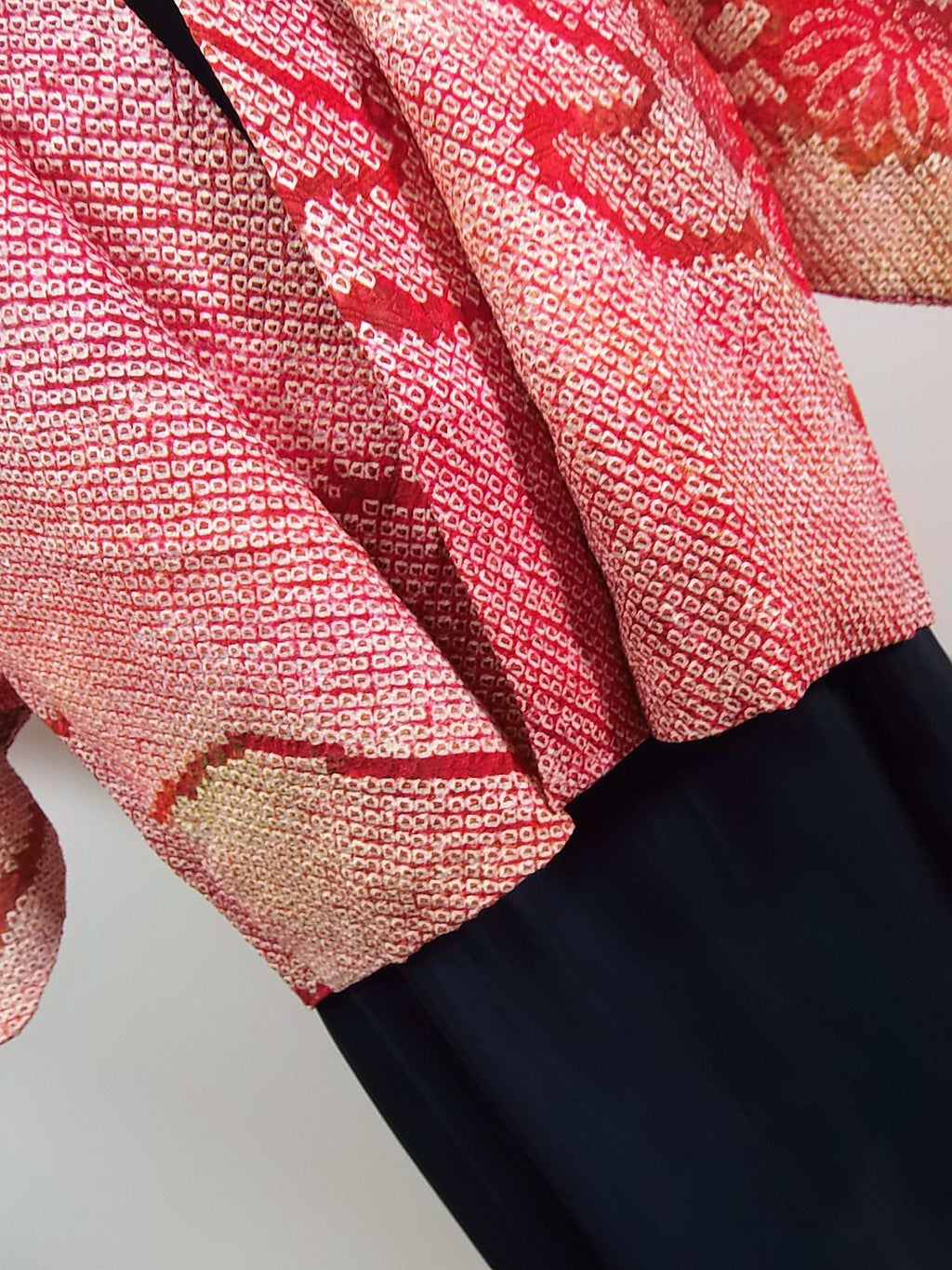 Red Haori Pattern Beautiful haori, total shibori, reddish color, silk diamonds, flower p ...