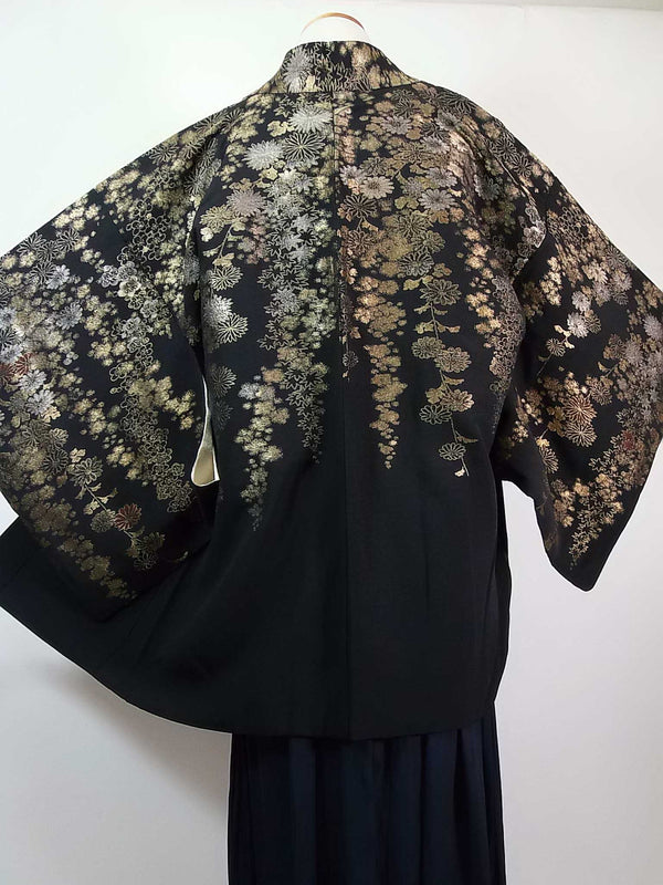 Beautiful black haori, gold and silver thread, grass and flower pattern, silk product, hand-sewn in Japan Kimono jacket