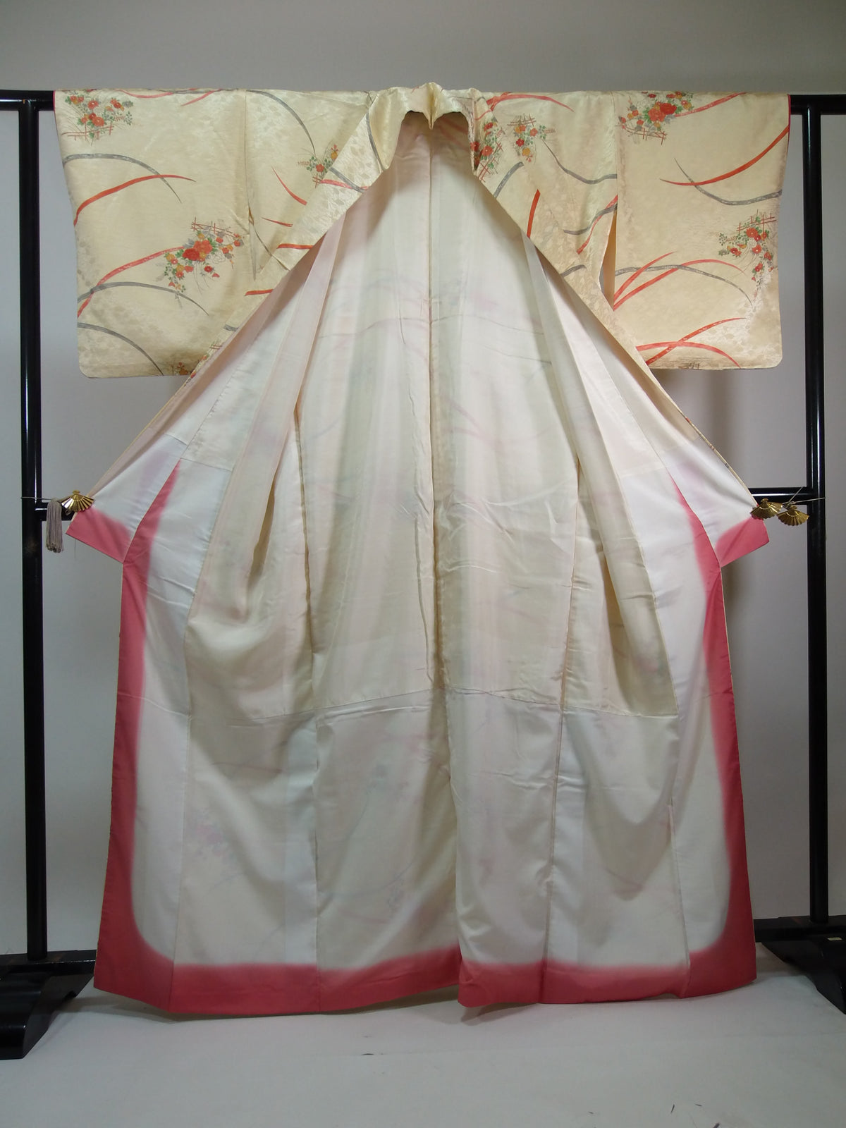やまとお誂え モノトーン 華かやかな花柄 裄66.5 小紋 着物 T-8306 やまとお誂え モノトーン 華かやかな花柄 裄66.5 小紋 着物 T