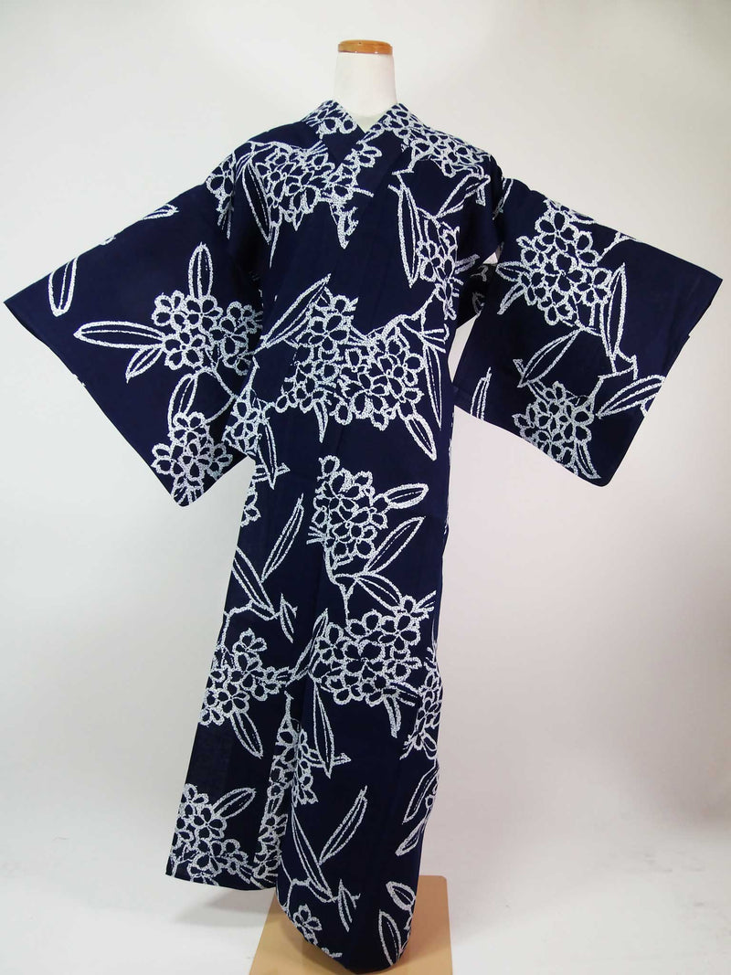 Almost beautiful, hand-stitched yukata with flower pattern, Japanese product, SS size, Japanese yukata, navy blue color.
