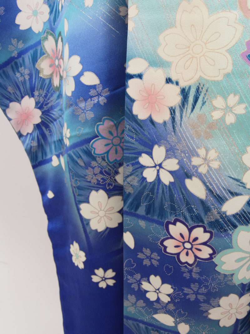 华丽的 Furisode（长袖），花朵设计，银色，银片刺绣，纯丝，渐变色，蓝色，LL 码。