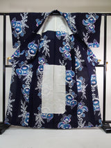 Retro yukata, injected yukata, floral design, adult cute, combed fabric, indigo-dyed