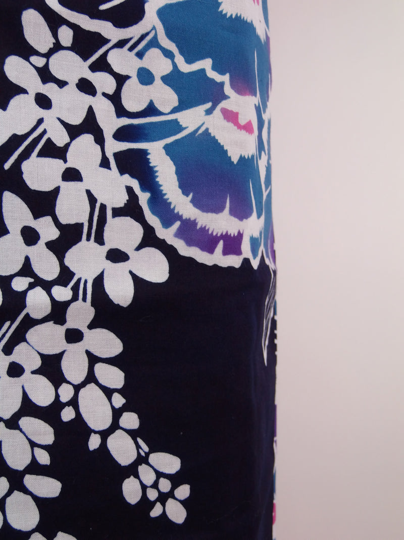 Retro yukata, injected yukata, floral design, adult cute, combed fabric, indigo-dyed