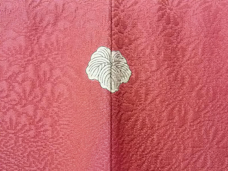 Beautiful kimono for women, plain color, with Japanese family crest, pure silk, hand-sewn, deep pink