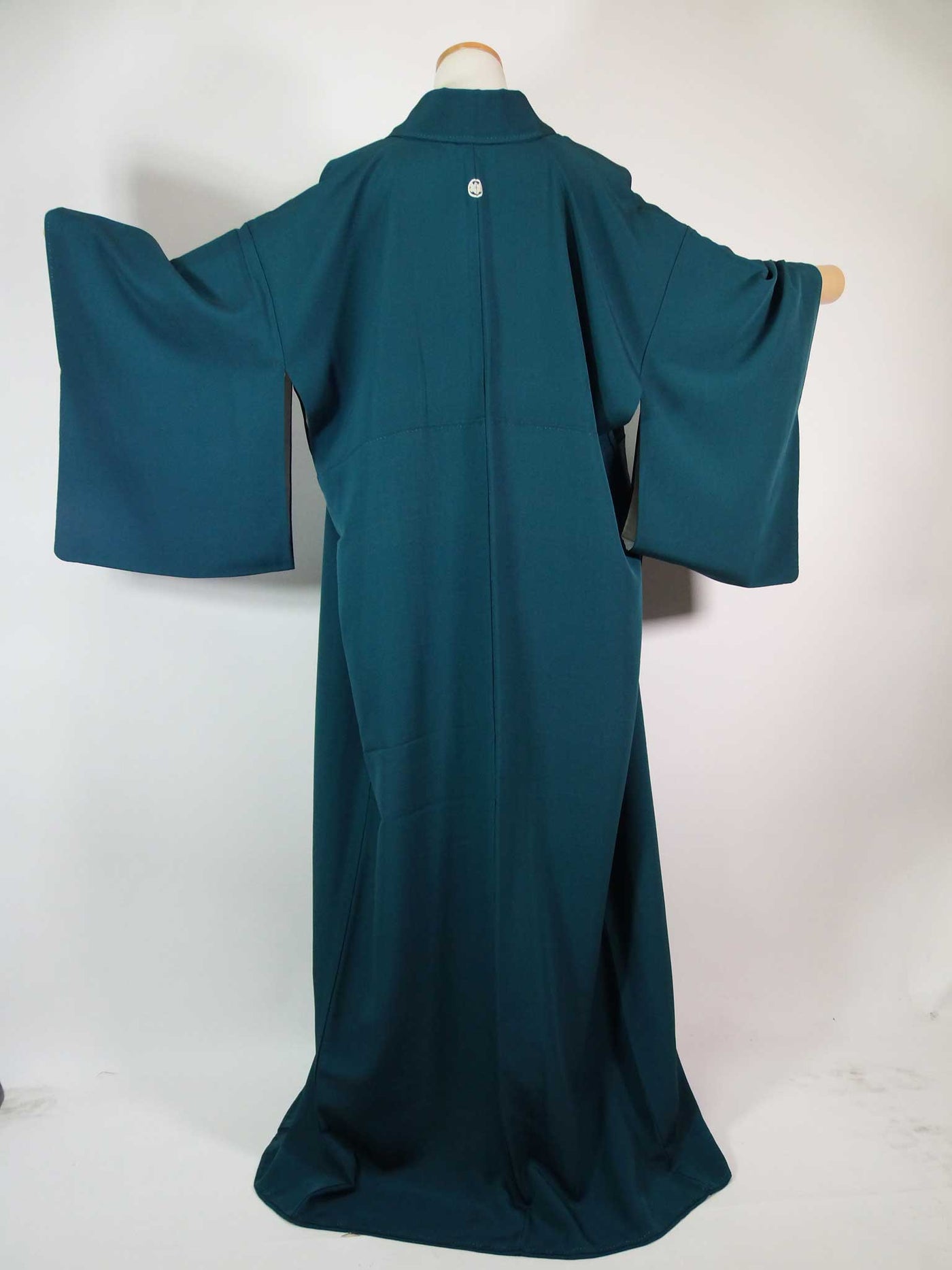 色無地　ブルーグレー　抜き五三桐一つ紋　織柄の八掛　裄67cm P1017410_1400x.jpg?v=1742288196