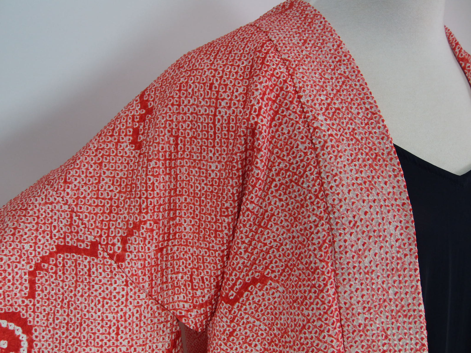 Haori (Japanese traditional haori coat), total shibori, red Haori (Japanese traditional haori coat), total shibori, red
