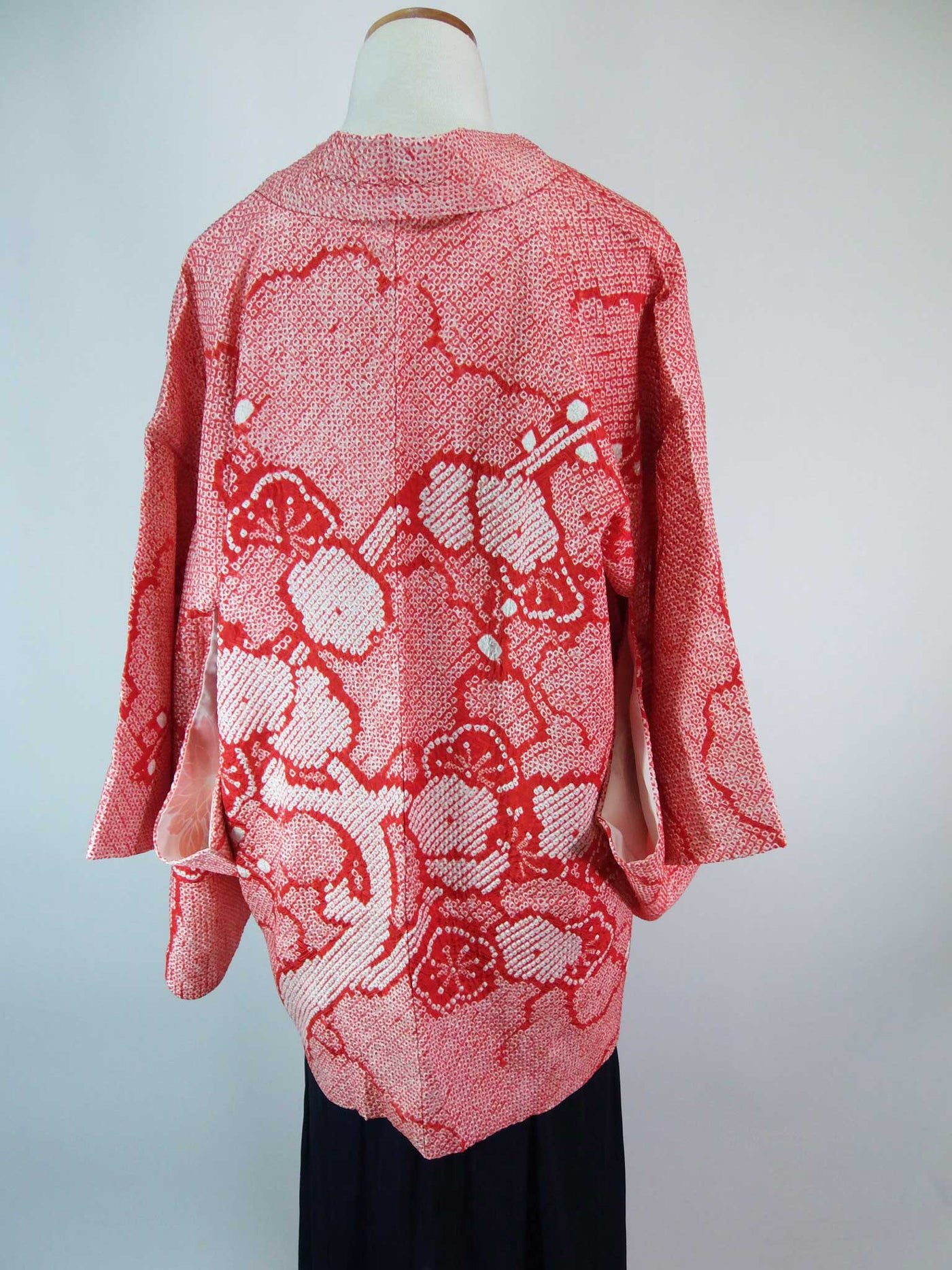 羽織 総絞り 赤色 花模様 絹製品 日本製品 Kimono jacket – MIYABI - REUSE KIMONO MARKET