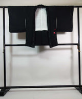 Unused, beautiful black haori, flower pattern, Japanese embroidery, silk product with Japanese family crest Kimono jacket