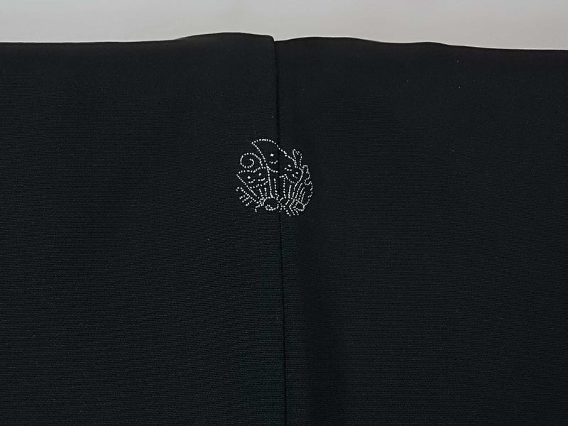 Black haori, ship pattern, Japanese embroidery, silk product with Japanese family crest Kimono jacket