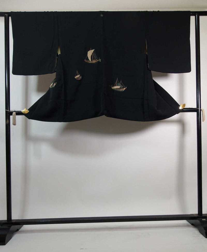 Black haori, ship pattern, Japanese embroidery, silk product with Japanese family crest Kimono jacket