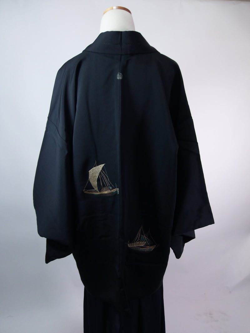 Black haori, ship pattern, Japanese embroidery, silk product with Japanese family crest Kimono jacket