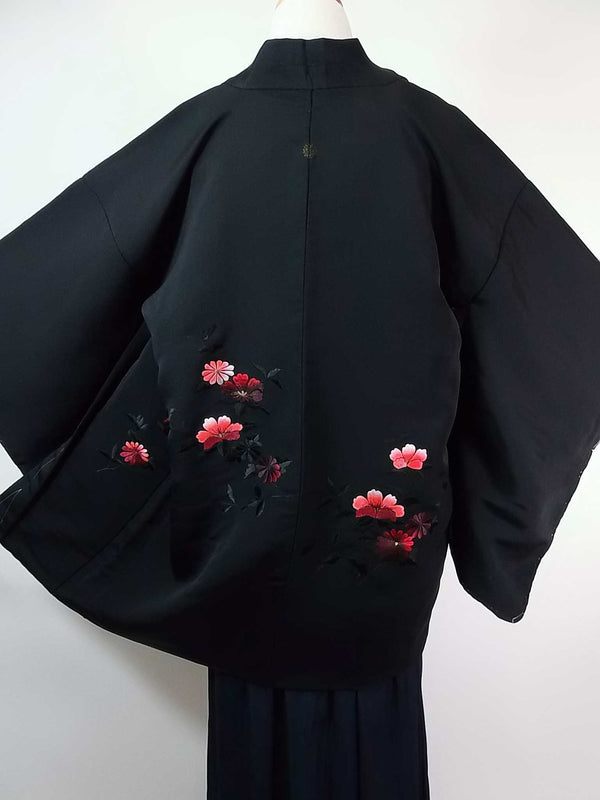 未使用　美品　黒羽織　花模様　日本刺繍　絹製品　日本の家紋入り　日本製品　Kimono jacket　