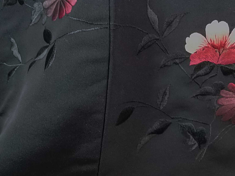 Unused, beautiful black haori, flower pattern, Japanese embroidery, silk product with Japanese family crest Kimono jacket