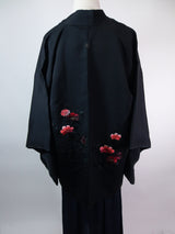 Unused, beautiful black haori, flower pattern, Japanese embroidery, silk product with Japanese family crest Kimono jacket