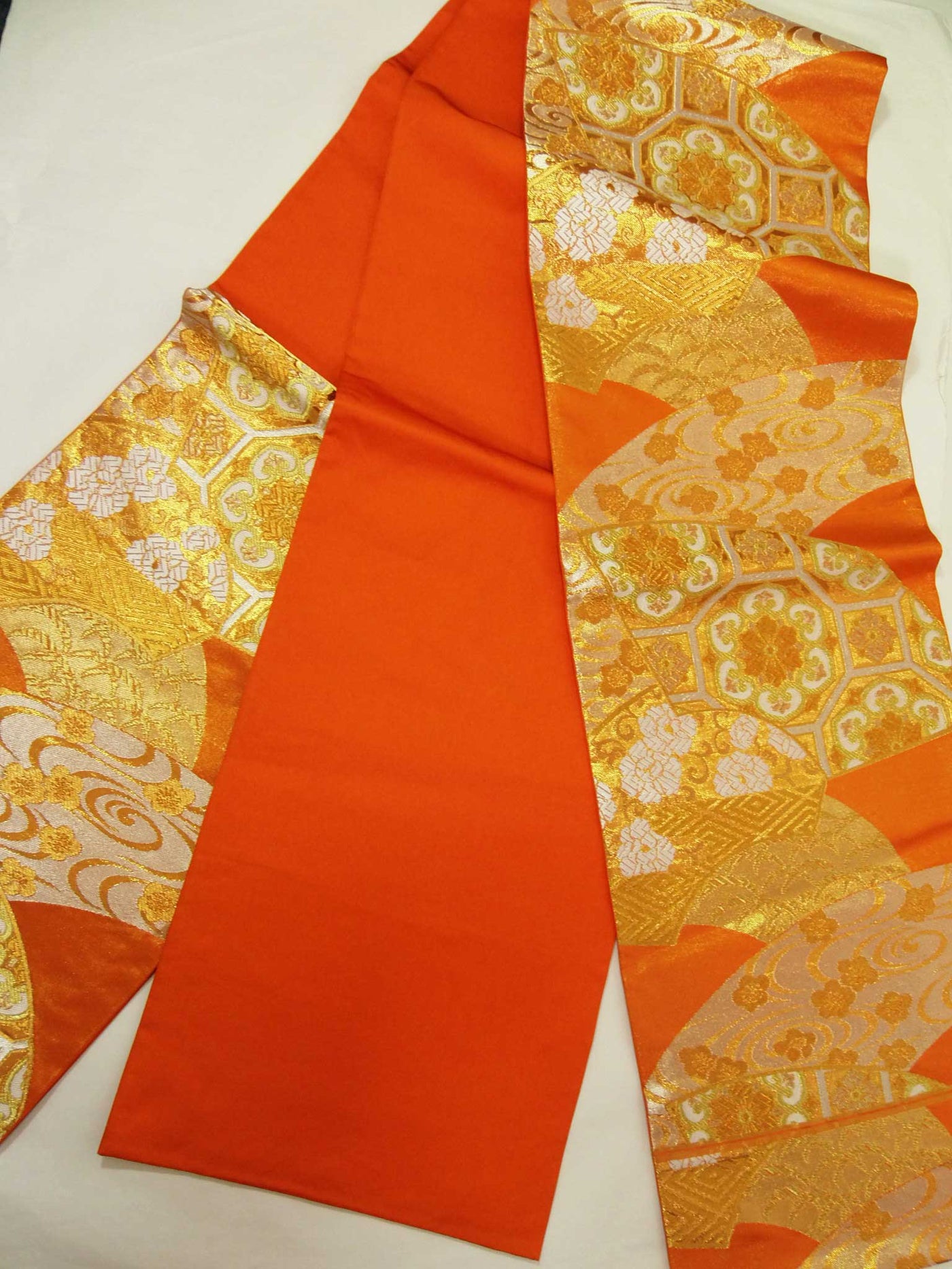 専用◼︎C1128高級袋帯 正絹 絵皿文 亀甲花菱文 テーブルランナー〜280cm A599☆高級‼️豪華刺繍‼️袋帯正絹テーブルランナー2m16cm