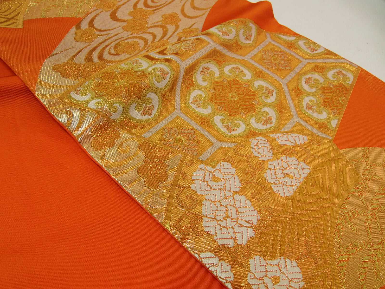 豪華 袋帯 有職文様 金糸織 テーブルランナー 金糸 正絹