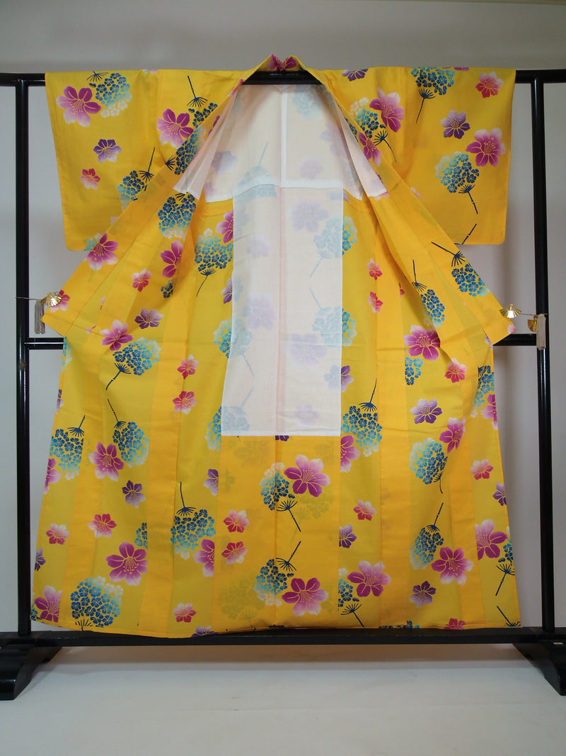 Unused, yukata, cute floral design, hand-stitched, combed, beautiful, yellowish