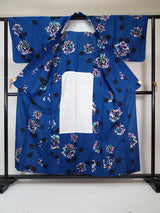 Magnifique yukata teint dans la masse, motif rose, mignon pour adulte, cousu à la main sur tissu peigné, couleur bleu.