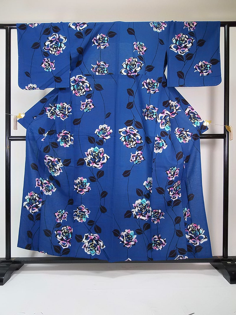 Magnifique yukata teint dans la masse, motif rose, mignon pour adulte, cousu à la main sur tissu peigné, couleur bleu.