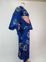 Magnifique yukata teint dans la masse, motif rose, mignon pour adulte, cousu à la main sur tissu peigné, couleur bleu.