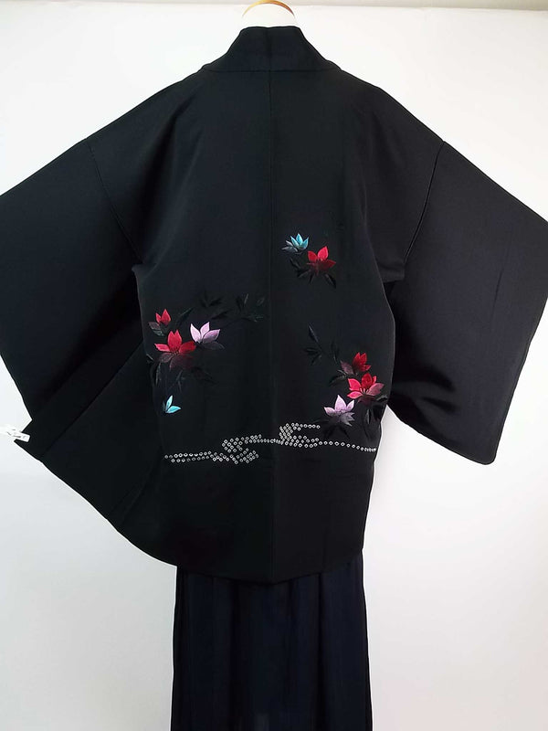 Beautiful black haori, flower pattern, Japanese embroidery, silk product, Japanese product Kimono jacket