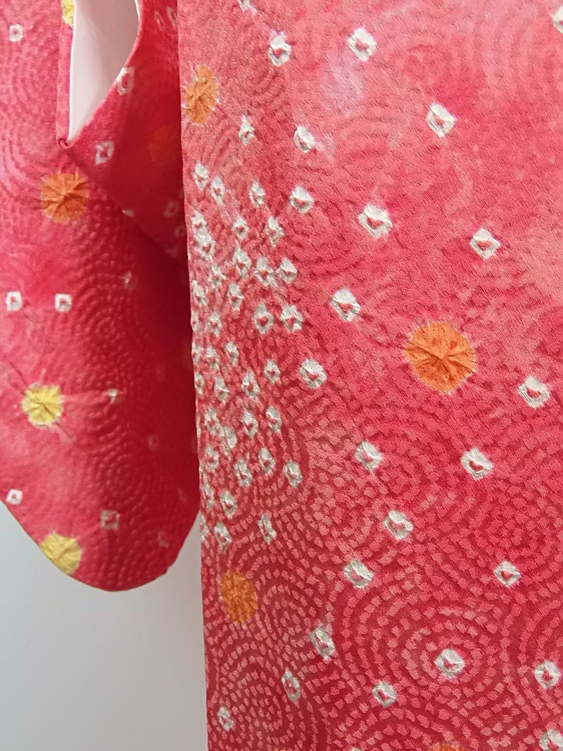 女性　着物　小紋　絞り染め　花模様　正絹　手縫い　ピンク　Japanese kimono