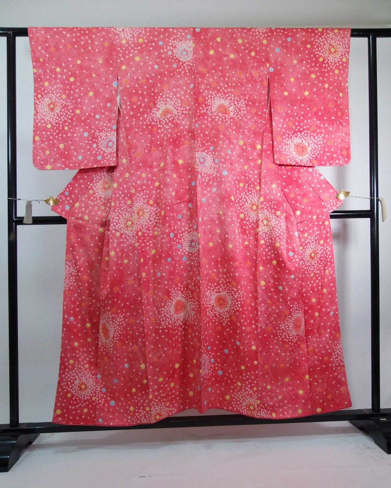 女性　着物　小紋　絞り染め　花模様　正絹　手縫い　ピンク　Japanese kimono