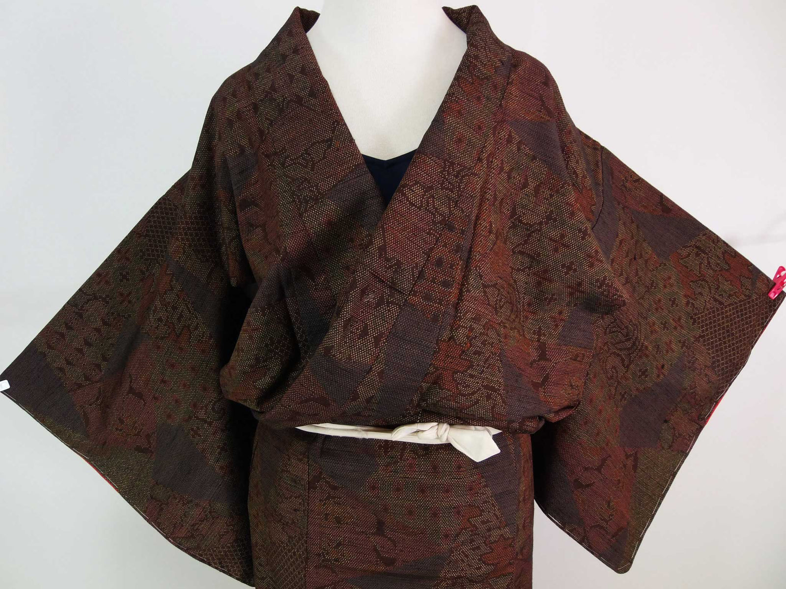 未使用 紬着物 十日町 キリバメ模様 Japanese kimono 絹製 日本 未使用 紬着物 十日町 キリバメ模様 Japanese kimono 絹製 日本