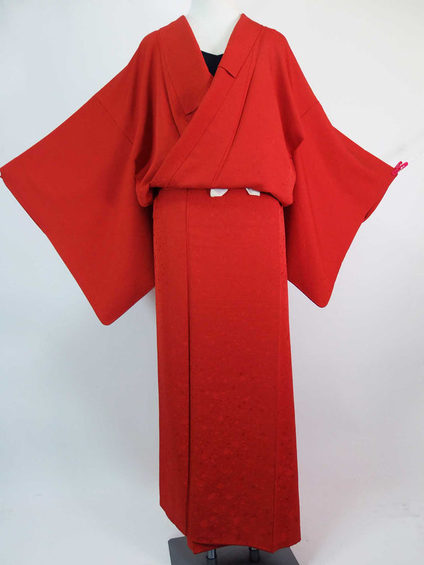 美品　色無地　下がり藤紋入り　絹製　日本製品　日本の家紋入り　 紋意匠　赤色　Japanese kimono