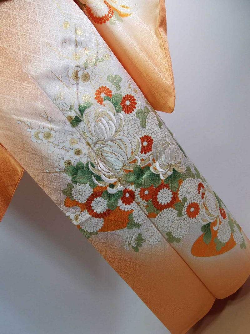 美品　女性　着物　訪問着　花模様　日本刺繍　正絹　手縫い　オレンジ色　Japanese kimono