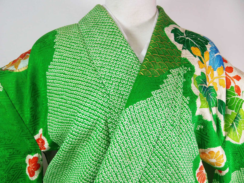 女性　着物　振袖　花模様　金駒刺繍　手描き　正絹　手縫い　緑色　Japanese kimono