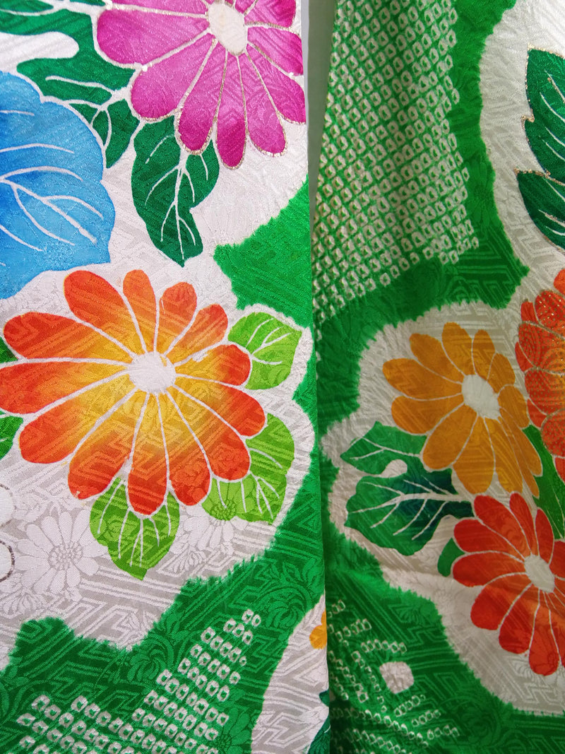 女性　着物　振袖　花模様　金駒刺繍　手描き　正絹　手縫い　緑色　Japanese kimono