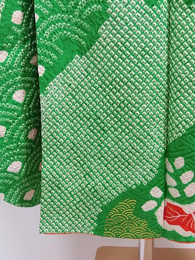 女性　着物　振袖　花模様　金駒刺繍　手描き　正絹　手縫い　緑色　Japanese kimono