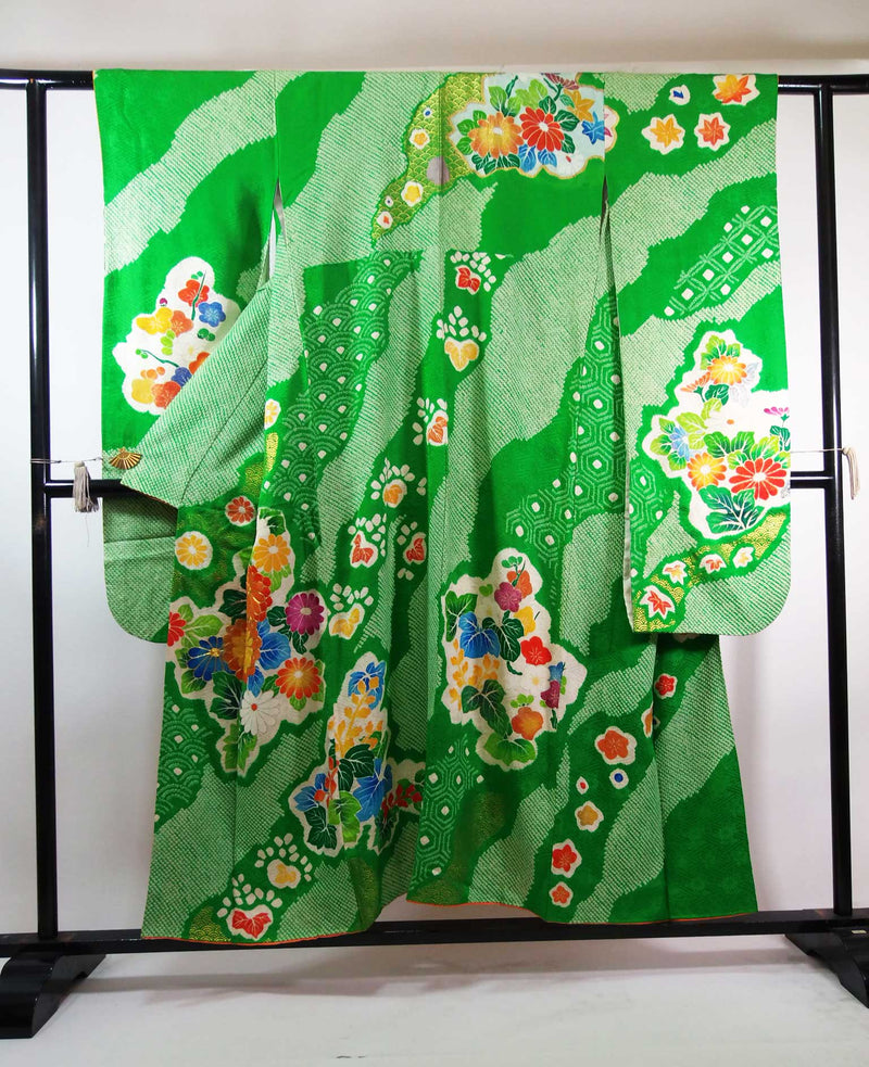 女性　着物　振袖　花模様　金駒刺繍　手描き　正絹　手縫い　緑色　Japanese kimono