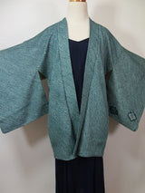 Haori Japonais d’Exception en Shibori Intégral | « Losanges Fleuris dans une Brume Azurée » | Shibori Kanoko | Motifs Géométriques Hanabishi | Diamant de la Soie | 100 % Soie Naturelle | Bleu-Vert | Cordons Haori Inclus