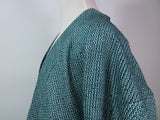 Haori Japonais d’Exception en Shibori Intégral | « Losanges Fleuris dans une Brume Azurée » | Shibori Kanoko | Motifs Géométriques Hanabishi | Diamant de la Soie | 100 % Soie Naturelle | Bleu-Vert | Cordons Haori Inclus