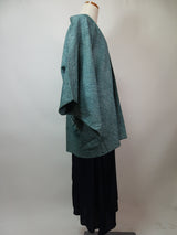 Haori Japonais d’Exception en Shibori Intégral | « Losanges Fleuris dans une Brume Azurée » | Shibori Kanoko | Motifs Géométriques Hanabishi | Diamant de la Soie | 100 % Soie Naturelle | Bleu-Vert | Cordons Haori Inclus