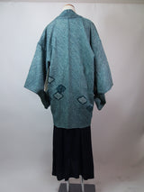 Haori Japonais d’Exception en Shibori Intégral | « Losanges Fleuris dans une Brume Azurée » | Shibori Kanoko | Motifs Géométriques Hanabishi | Diamant de la Soie | 100 % Soie Naturelle | Bleu-Vert | Cordons Haori Inclus