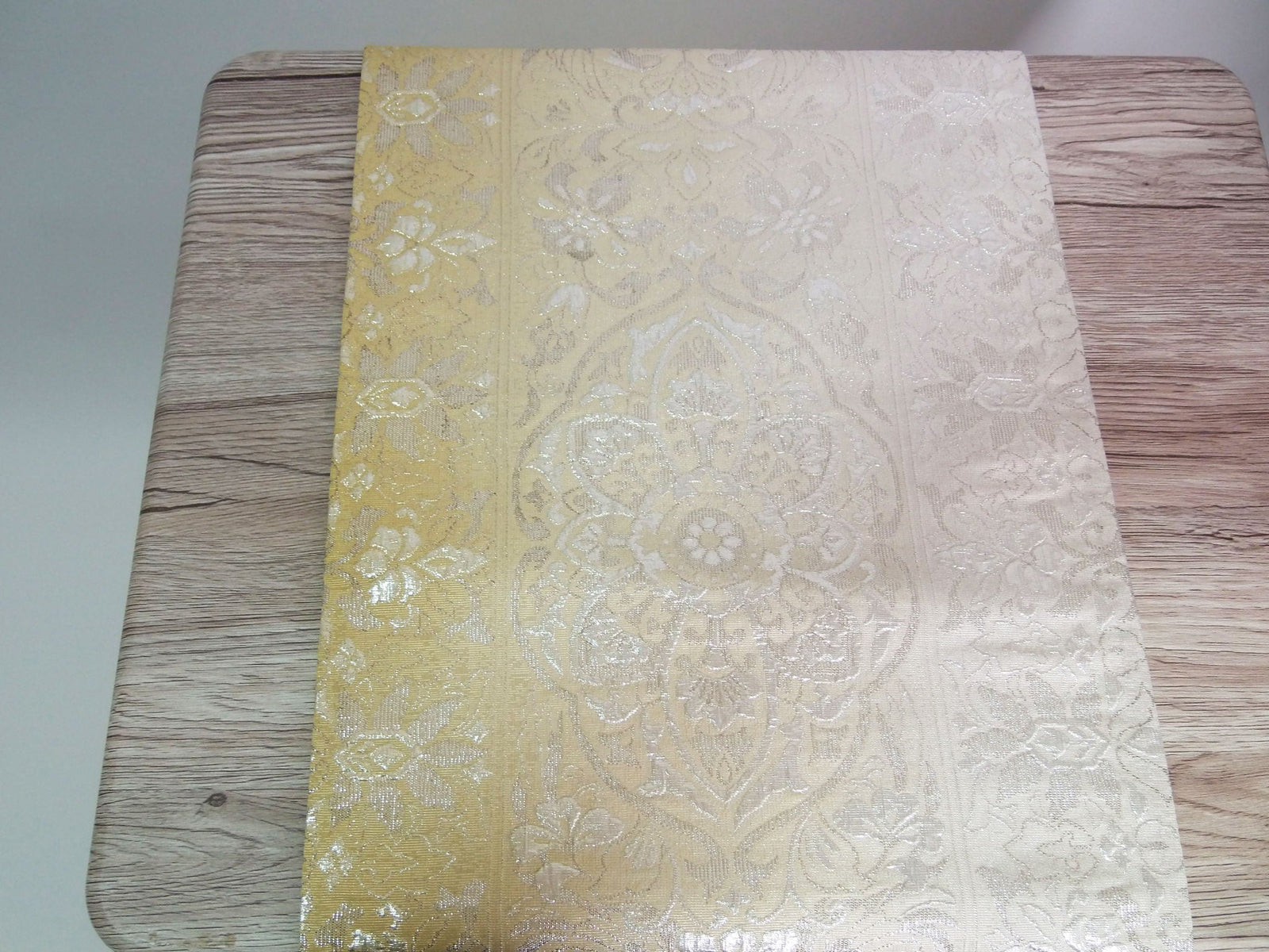 豪華袋帯リメイクテーブルランナー 銀糸 正倉院文様 – MIYABI - REUSE  