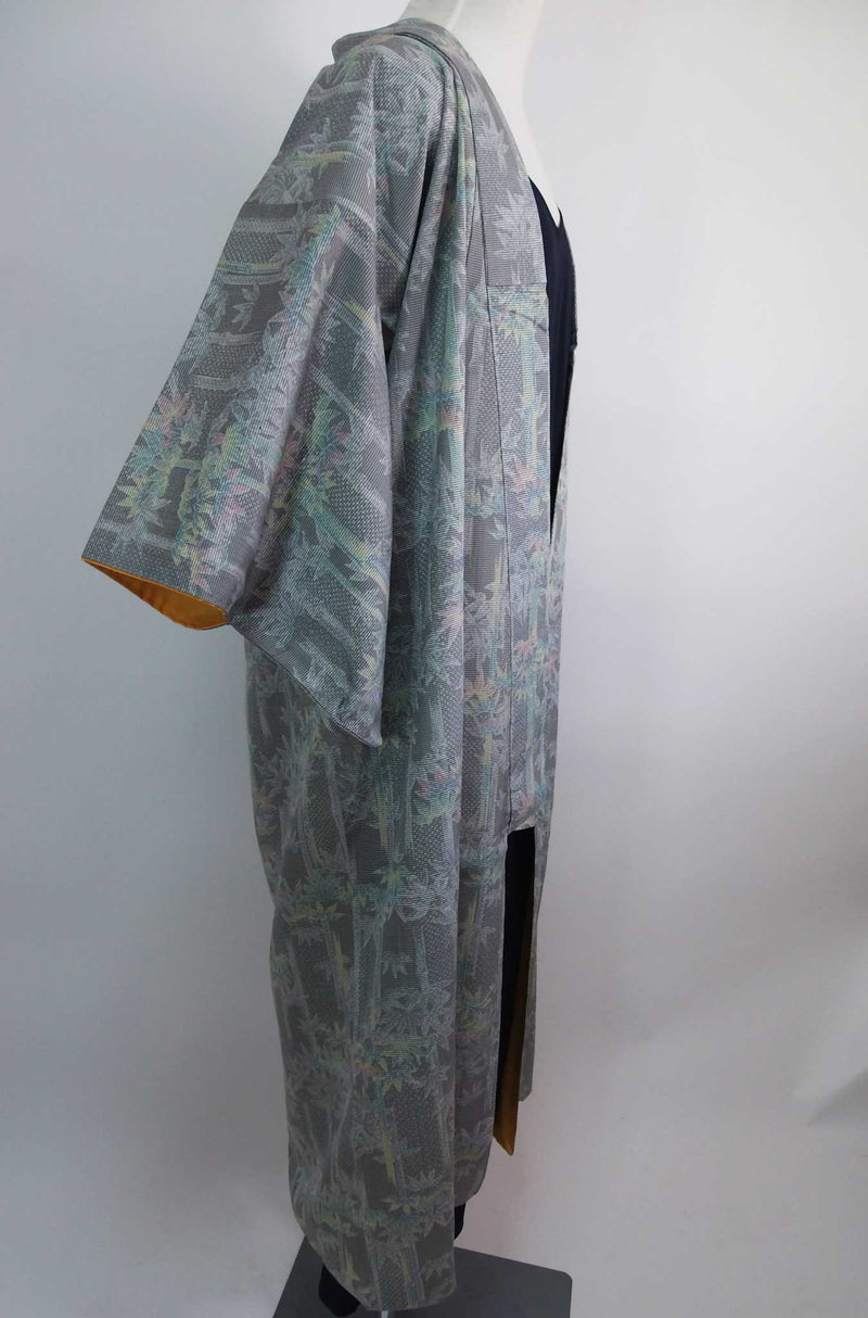 本物の着物から作った　kimono gown kimono robe silk products unisex 着物コート 和装 ロング 裏地　グレー　笹竹模様　手染