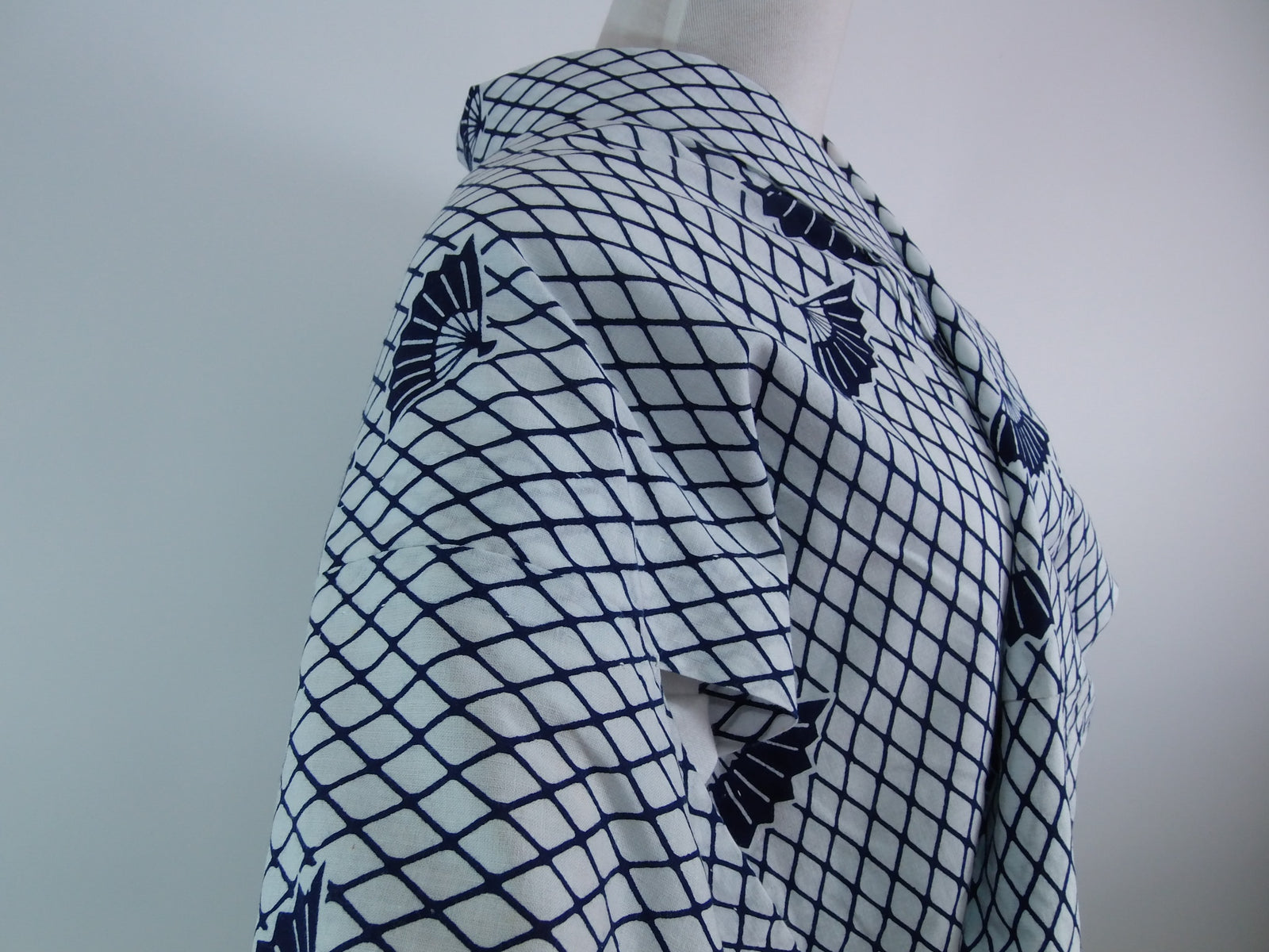浴衣 注染 扇面模様 白と紺色系 – MIYABI - REUSE KIMONO MARKET