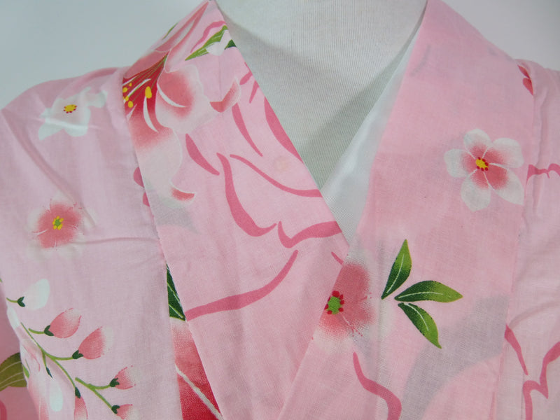 新浴衣，花卉图案，粉红色。