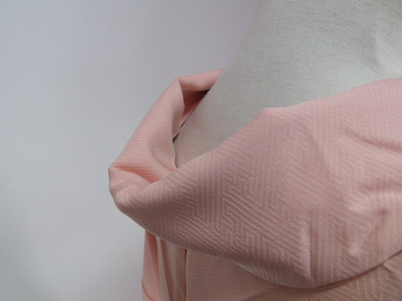 本物の着物から作った　kimono gown kimono robe silk products unisex almost mint condition正絹 薄いピンクに花模様　金箔